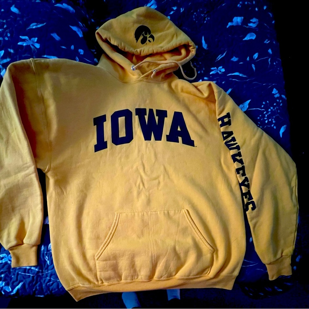 Iowa Hawkeyes pullover sweatshirt.